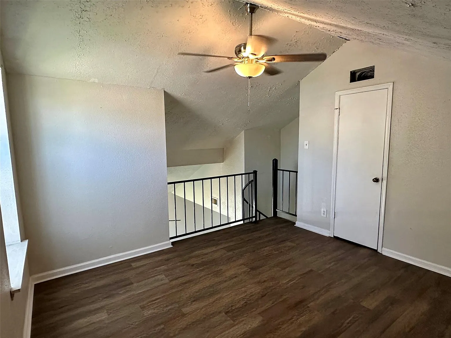 2 bed, 2.0 bath, 1376 sqft, $1,100 — Photo 3