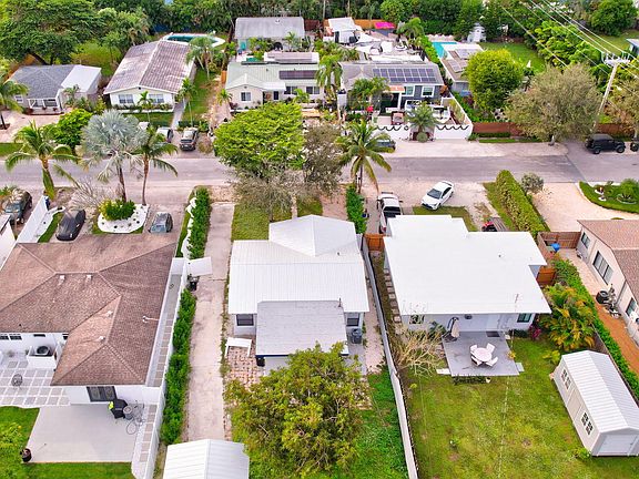 4th image of 1336 NW 4th Avenue