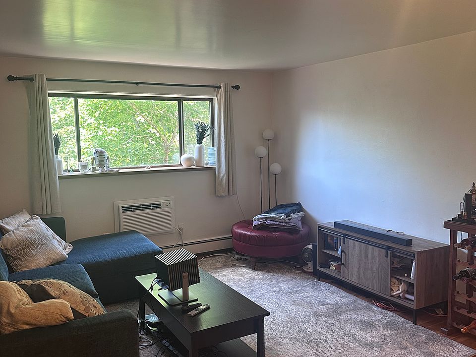 1st image of 14 Riverside St APT 3-1