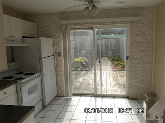 4th image of 95 Floral Ave