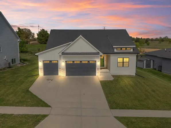 1114 Warrior Run Dr, Norwalk, IA 50211