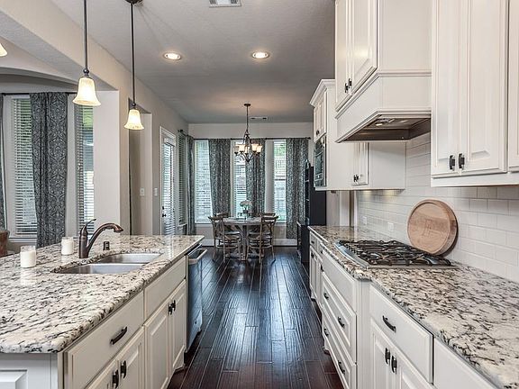 3rd image of 42 Stefano Way Dr
