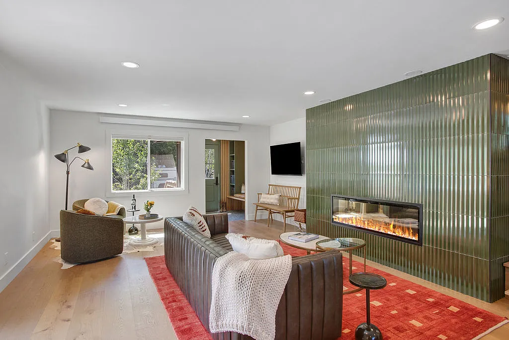2 bed, 1200 sqft, $7,500 — Photo 2