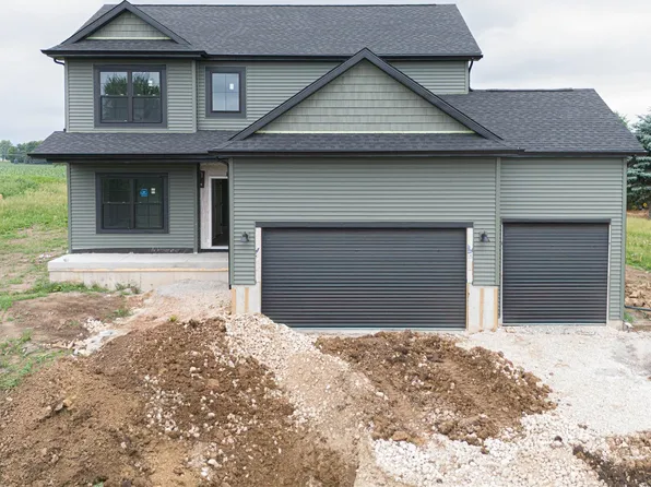 203 W 2nd St, Friesland, WI 53935