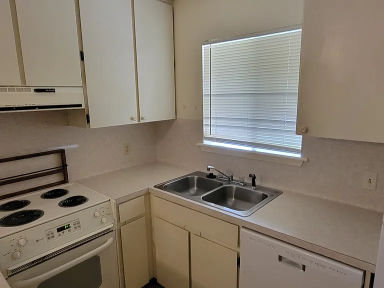 1709A Lawyer St #A — Photo 8
