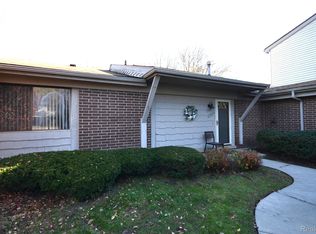29686 Farmbrook Villa Ct, Southfield, MI 48034