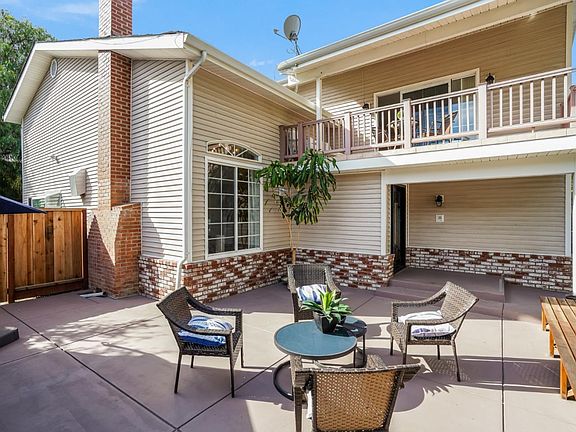 4th image of 270 Los Palmos Way