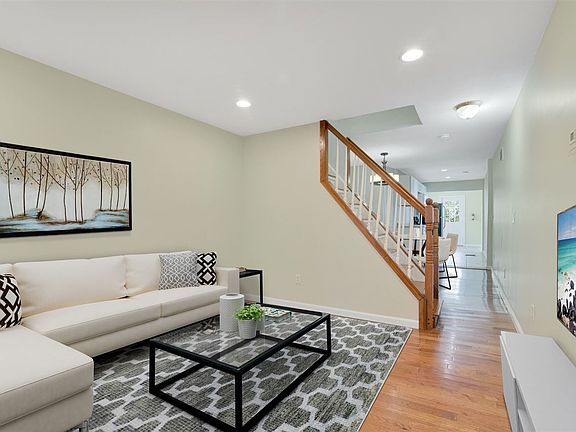 2nd image of 187 Lexington Ave