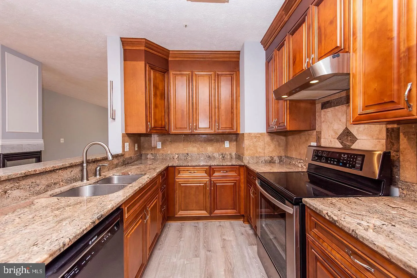 3 bed, 4.0 bath, 2112 sqft, $3,050 — Photo 2