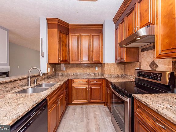 2nd image of 8404 Oak Meade Way