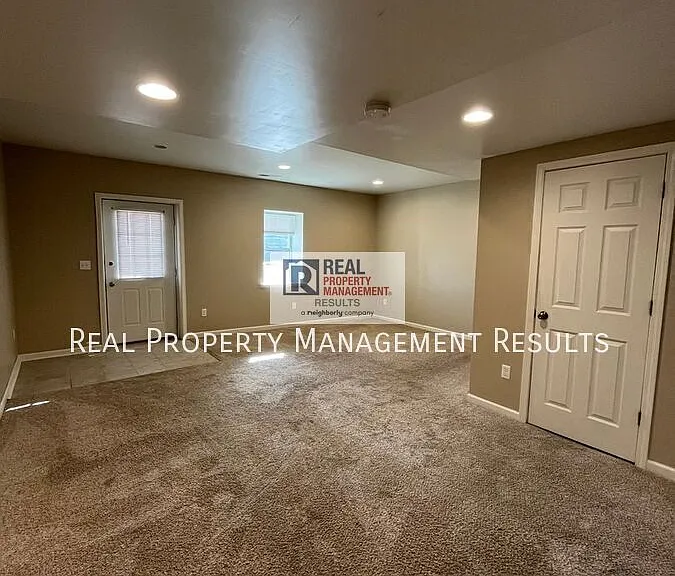 4002 Petes Ct #4002 — Photo 12