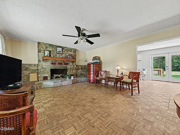 3rd image of 115 Dunn Way