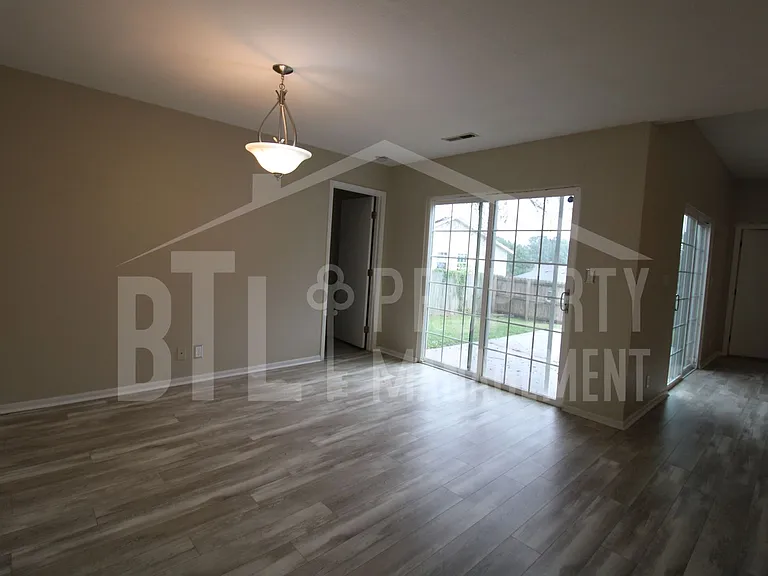 240 Fox Ridge Rd — Photo 6