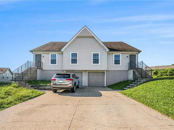 8636-8638 NW Waukomis Dr, Kansas City, MO 64154