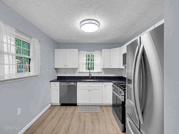 3rd image of 500 Begonia Court