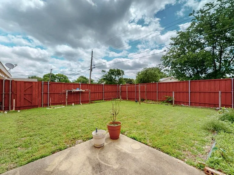 1716 E Parker Rd — Photo 12