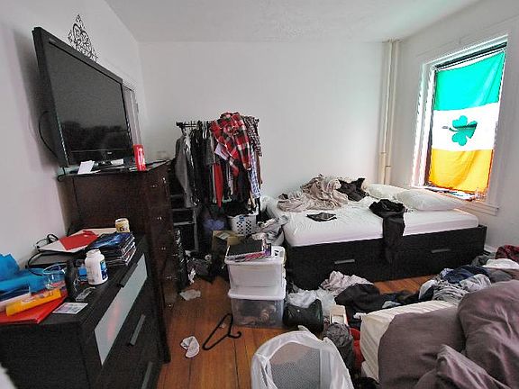 2nd image of 69 Gainsborough St APT 4