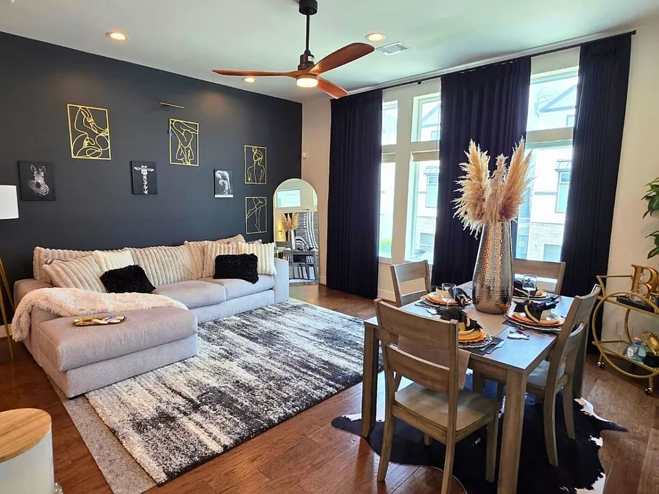 Donovan Gardens Ln
