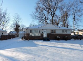 6040 Burns Rd, North Olmsted, OH 44070