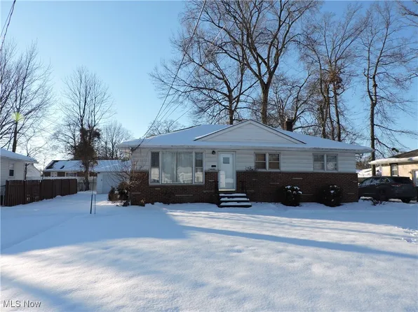 6040 Burns Rd, North Olmsted, OH 44070