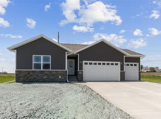 1405 Cedar River Dr, Palo, IA 52324