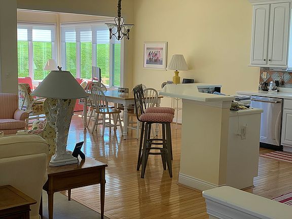 Open concept floor plan 