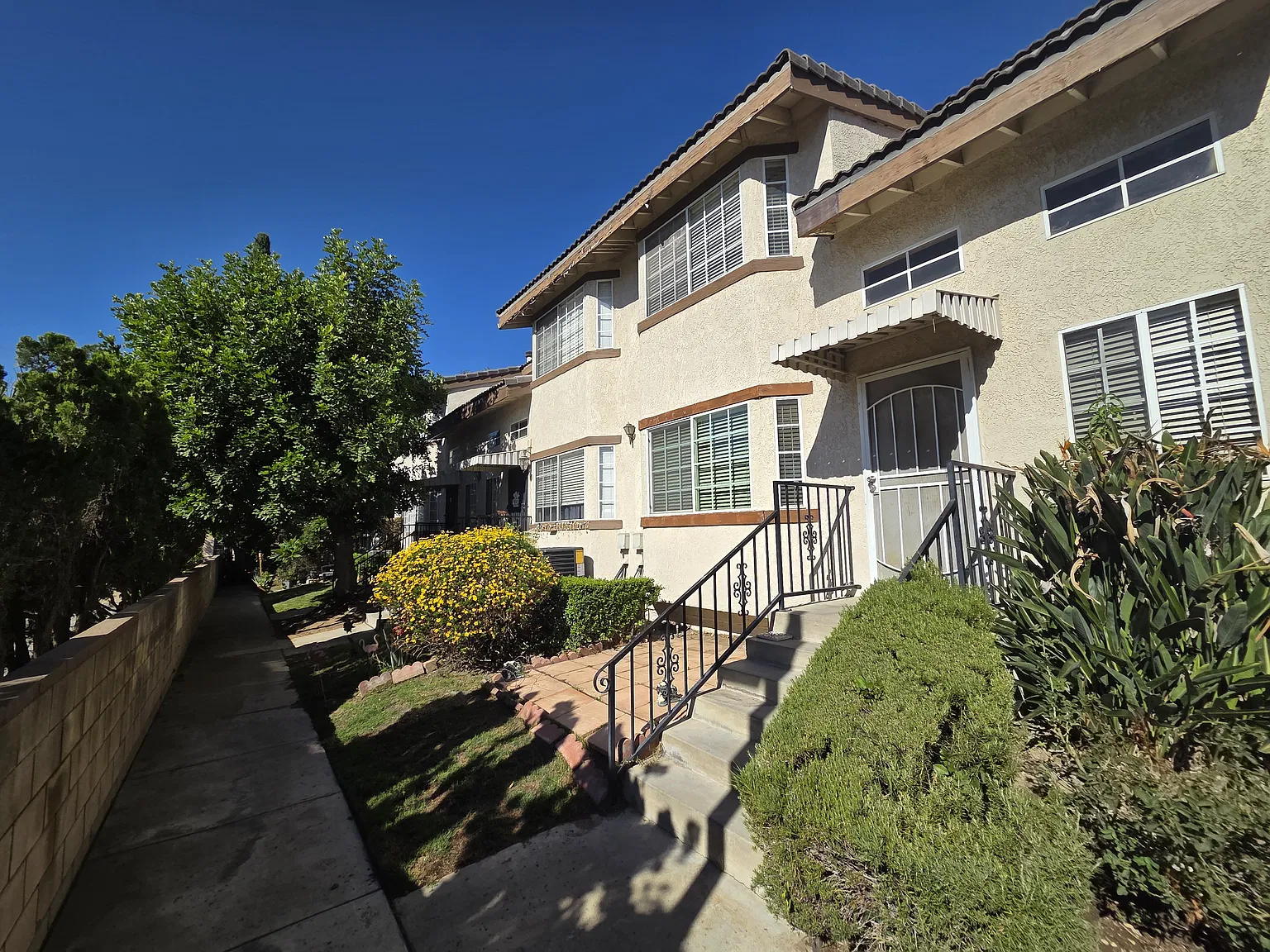 3 bed, 1618 sqft, $3,850 — Photo 3
