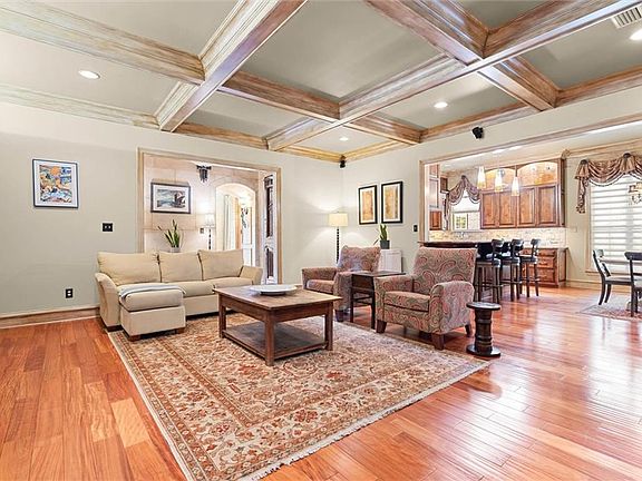 3rd image of 808 Country Club Ct
