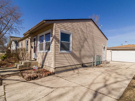 3rd image of 8824 Golfview Dr