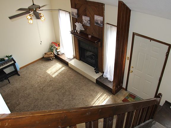 3rd image of 220 Rock Knoll Dr