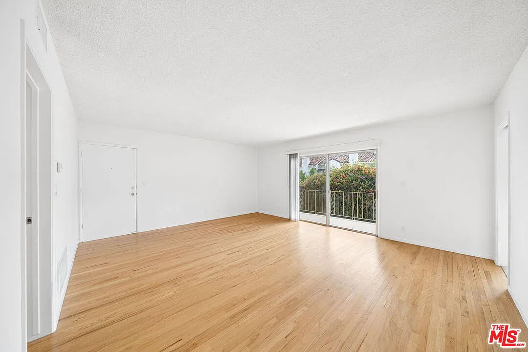2 bed, 2.0 bath, 1139 sqft, $3,795 — Photo 4