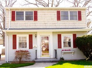 205 Stuart Rd, Valley Stream, NY 11581