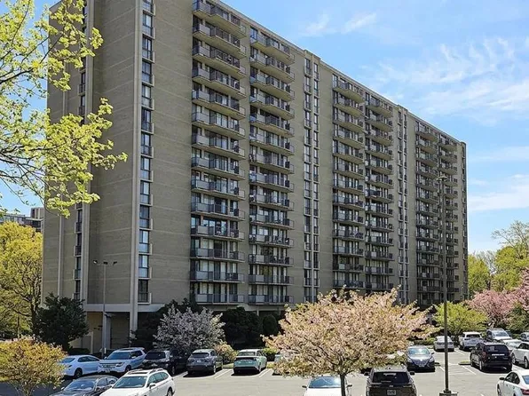 6100 Westchester Park Dr APT 516, College Park, MD 20740