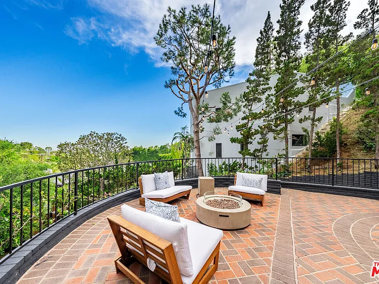 9305 Beverly Crest Dr — Photo 10