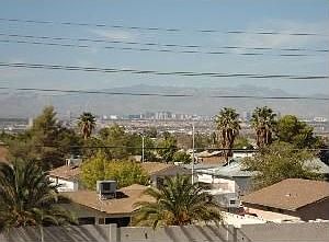 2nd image of 805 Zinnia Cir
