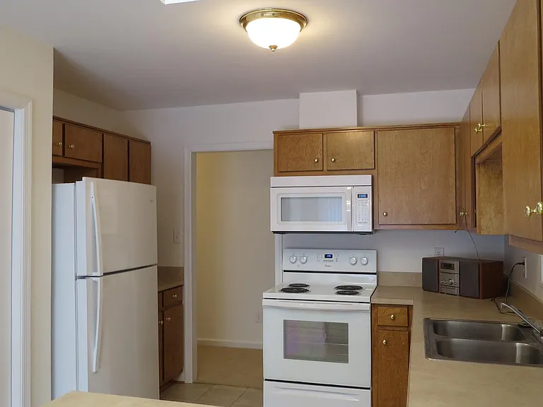 131 King Henry Way — Photo 4