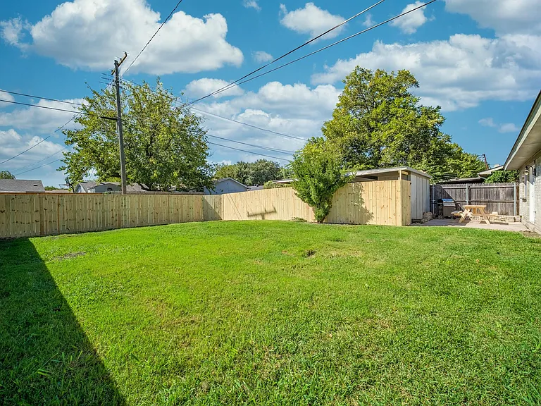 1904 Jasmine Ln — Photo 4