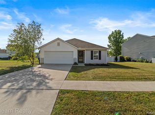 595 Rockway Dr, Linden, MI 48451