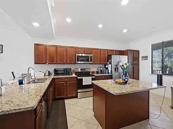 4th image of 16904 VARDON TERRACE #205