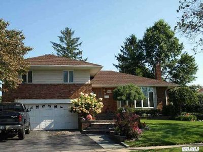 1050 Roxbury Dr, Westbury, NY, 11590