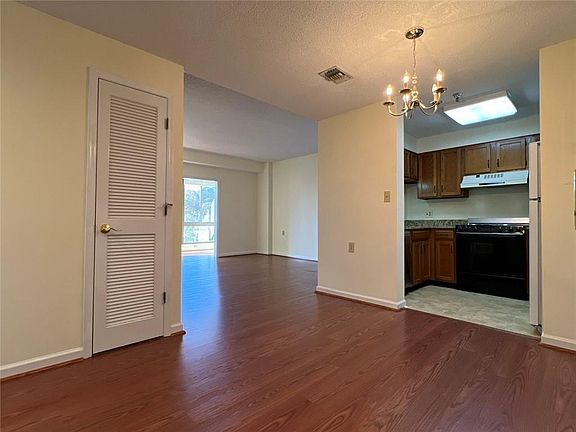 4th image of 1800 Clairmont Lake #711