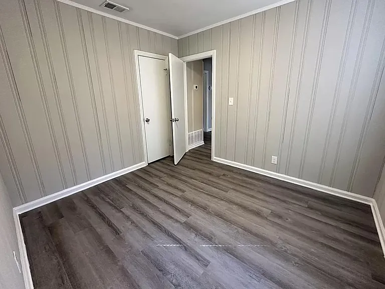2826 Walker St — Photo 10