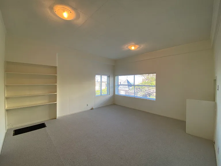 2523 Leavenworth St — Photo 2