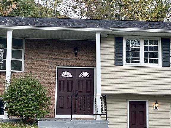 2nd image of 400 Warren St