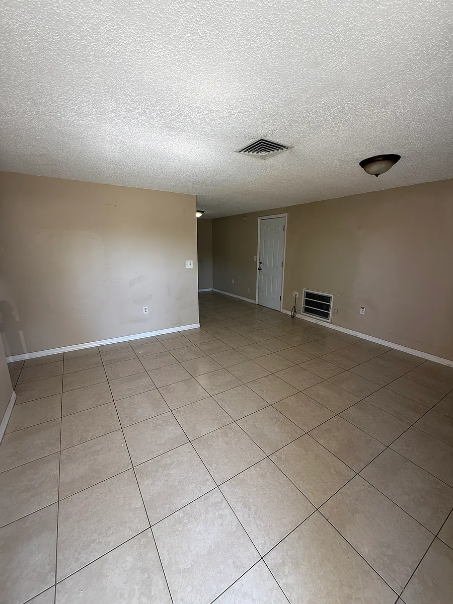 Building Photo - 6656 Knightsbridge Dr