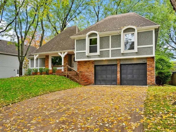 9016 W 117th Ter, Overland Park, KS 66210