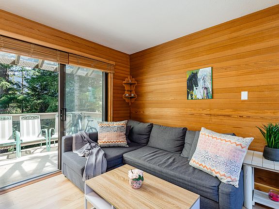 18 6125 Eagle Cr-4_10152025