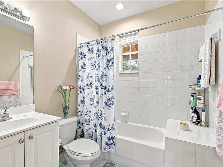 701 SW 147th Ave — Photo 22