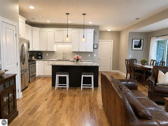 2nd image of 990 Lake Ridge Dr Unit 8
