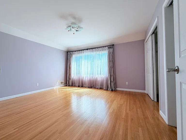 455 Bedford Ave — Photo 10